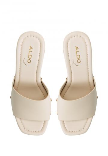 Босоножки на каблуке