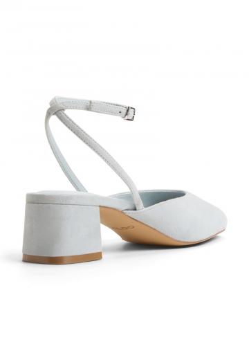 Туфли с ремешком