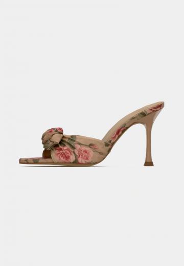 Босоножки на каблуке