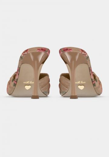 Босоножки на каблуке