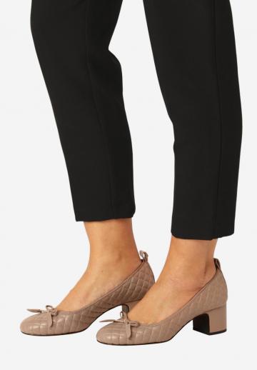 Туфли с высоким носом