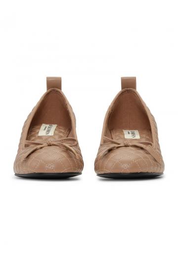 Туфли с высоким носом