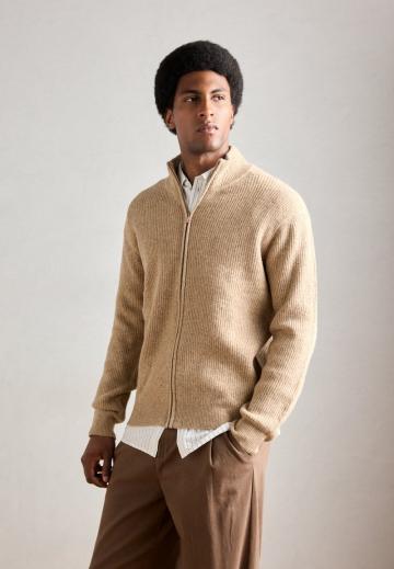 Вязаная кофта