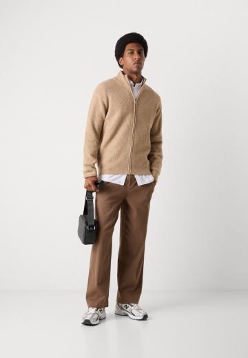 Вязаная кофта