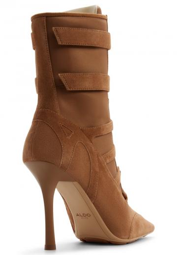 Полусапожки на высоком каблуке