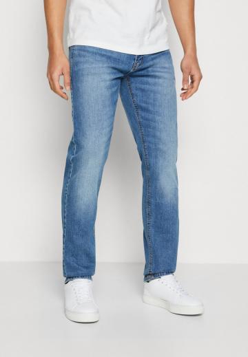 Узкие джинсы