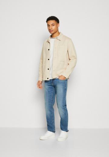 Узкие джинсы