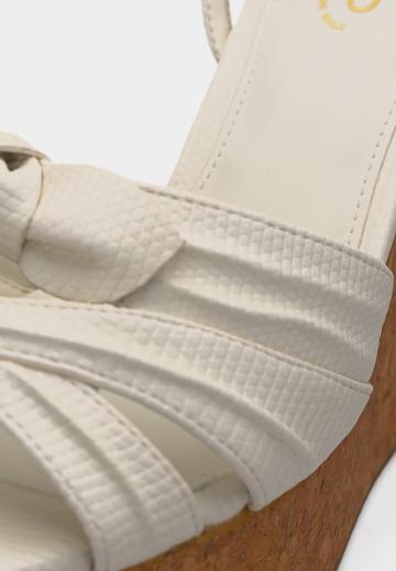 Босоножки на танкетке