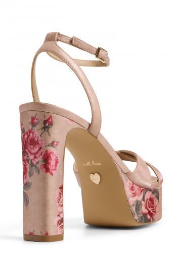 Босоножки на платформе