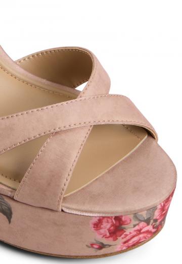 Босоножки на платформе