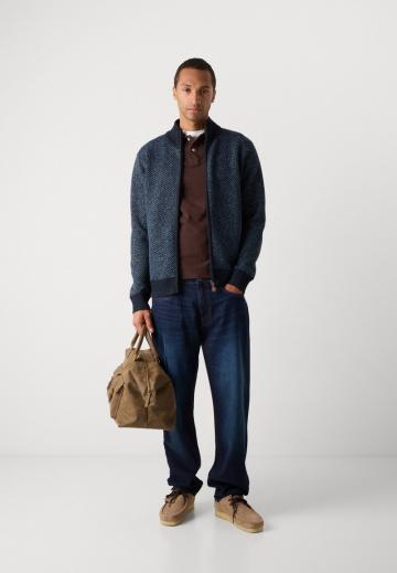 Вязаная кофта