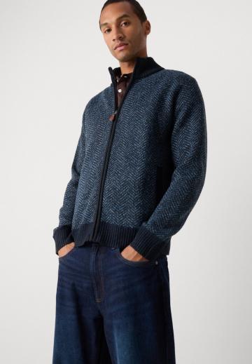 Вязаная кофта