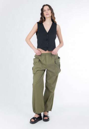 Брюки с накладными карманами