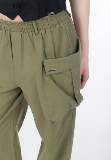 Брюки с накладными карманами