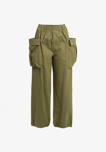 Брюки с накладными карманами