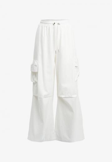 Брюки с накладными карманами