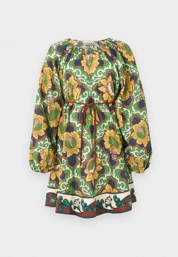 Короткое платье