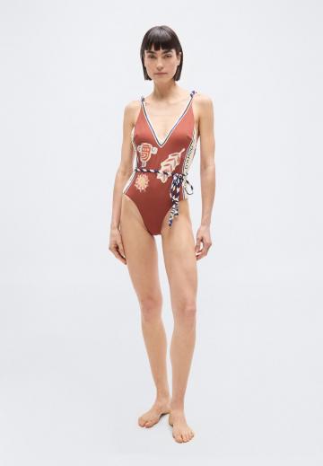 Слитный купальник