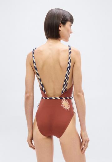 Слитный купальник