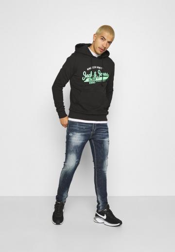 Узкие джинсы