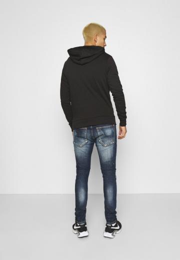 Узкие джинсы