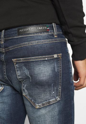 Узкие джинсы