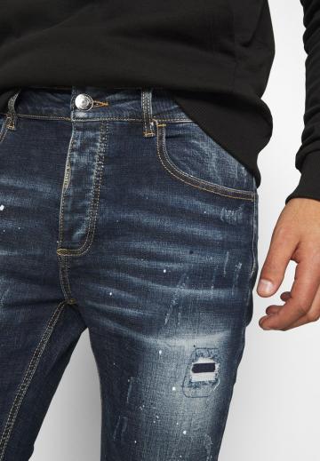 Узкие джинсы