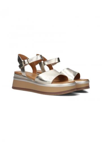 Босоножки на танкетке