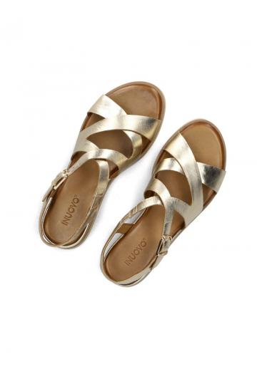 Босоножки на танкетке