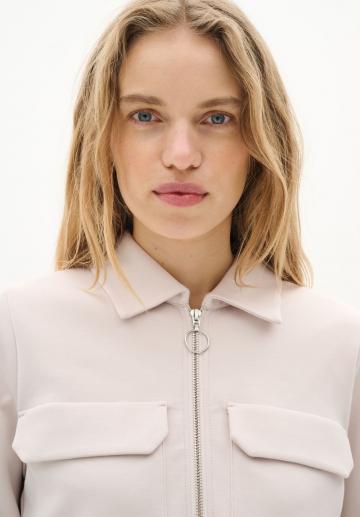 Куртка с накладнымит карманами