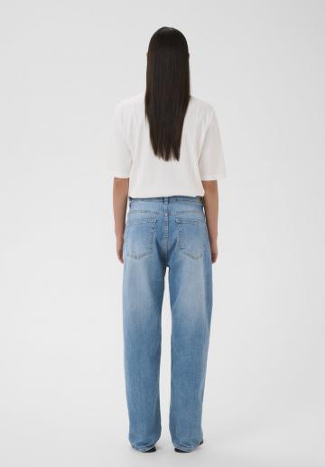 Прямые джинсы