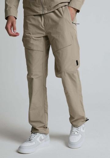 Брюки с накладными карманами