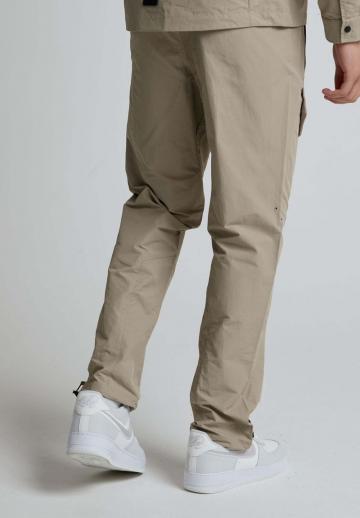 Брюки с накладными карманами