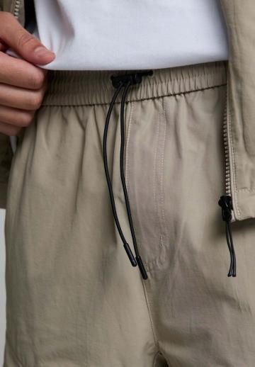 Брюки с накладными карманами