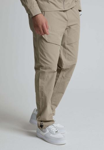 Брюки с накладными карманами
