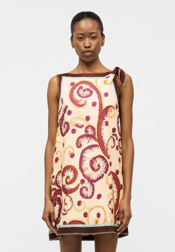 Короткое платье