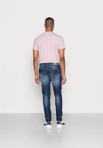 Узкие джинсы