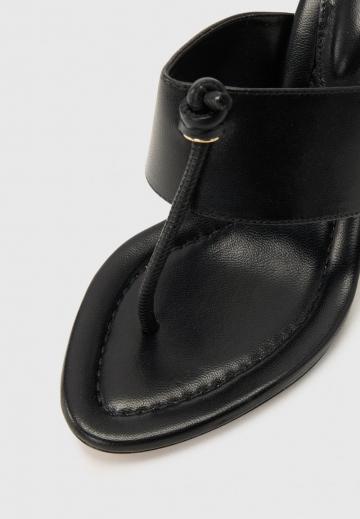 Босоножки на каблуке