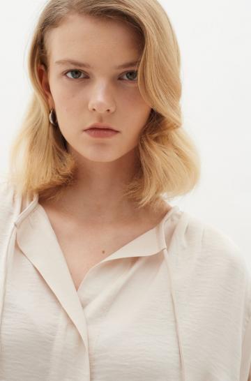 Атласная блузка