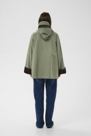 Короткое пальто