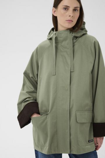 Короткое пальто