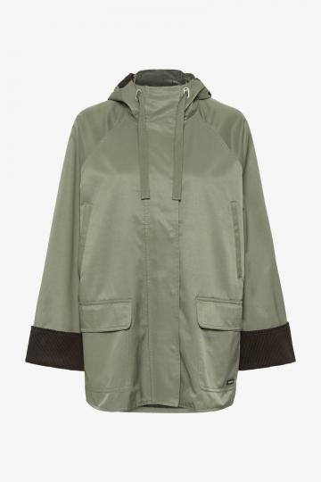 Короткое пальто