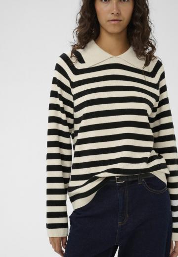 Пуловер в полоску