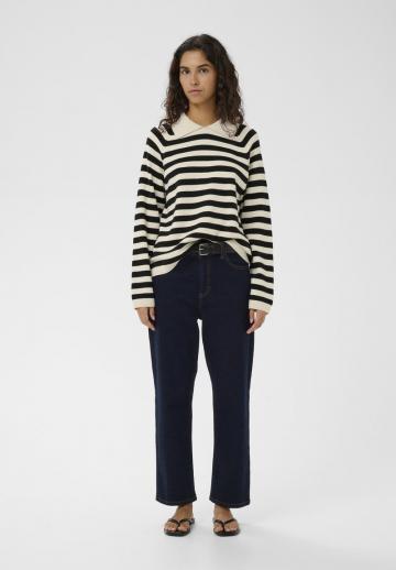 Пуловер в полоску