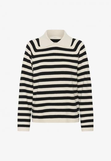 Пуловер в полоску