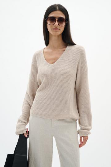 Пуловер с вырезом V