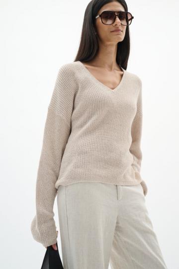 Пуловер с вырезом V
