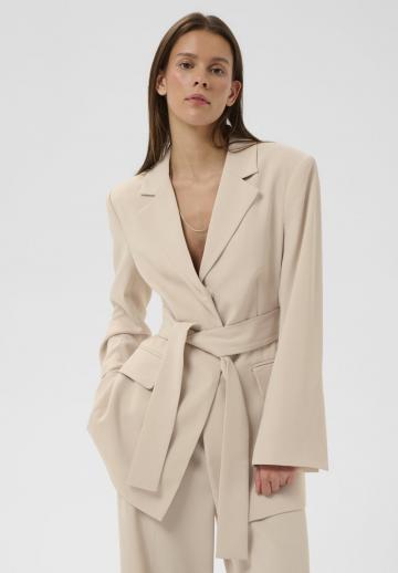 Короткое пальто