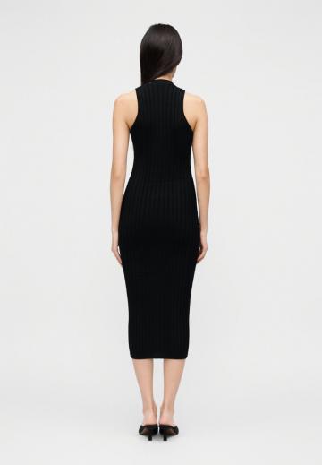 Вязаное платье