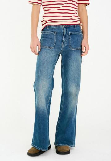 Клешеные джинсы